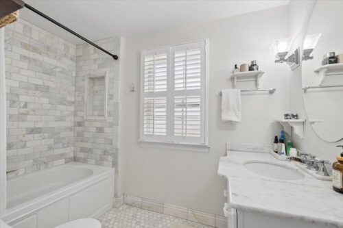 7151 N Ottawa Avenue, Chicago, IL