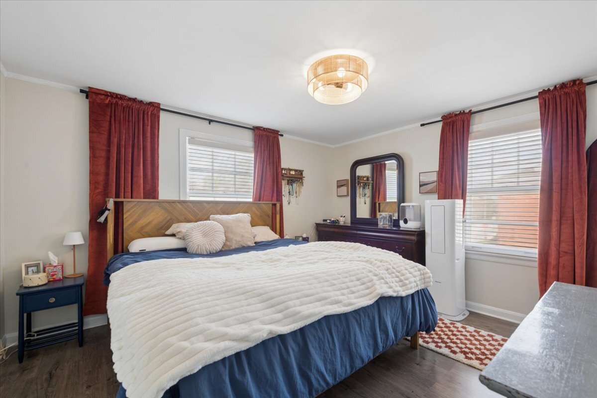 7151 N Ottawa Avenue, Chicago, IL