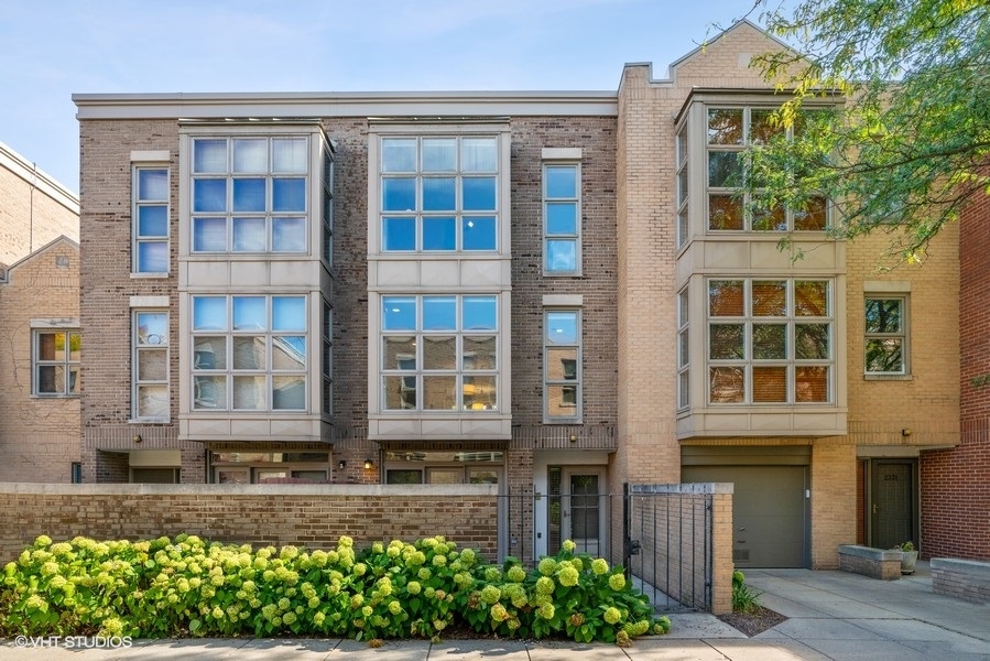 2335 N Wayne Avenue, Chicago, IL