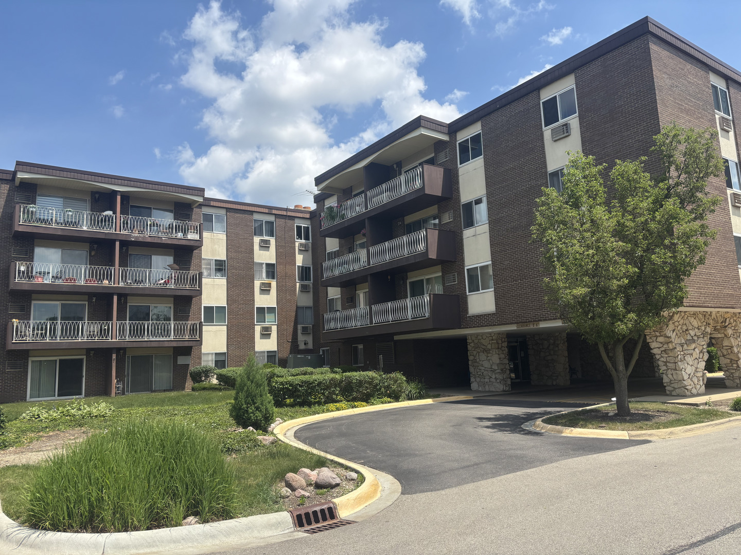 1311 S Finley Road #103, Lombard, IL