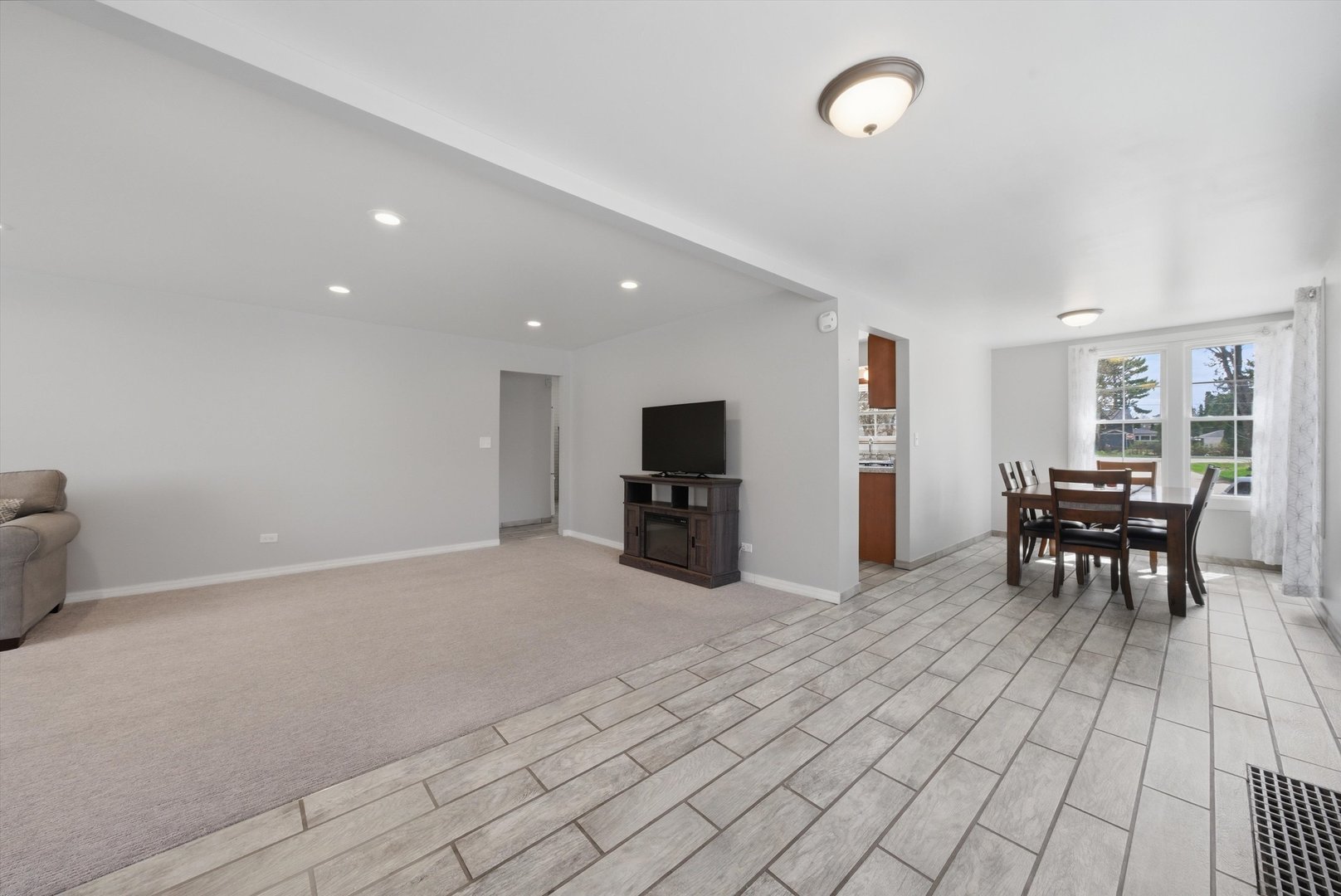 305 Circle Road, Fox River Grove, IL