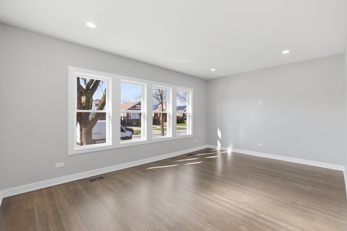 5020 W Fletcher Street, Chicago, IL