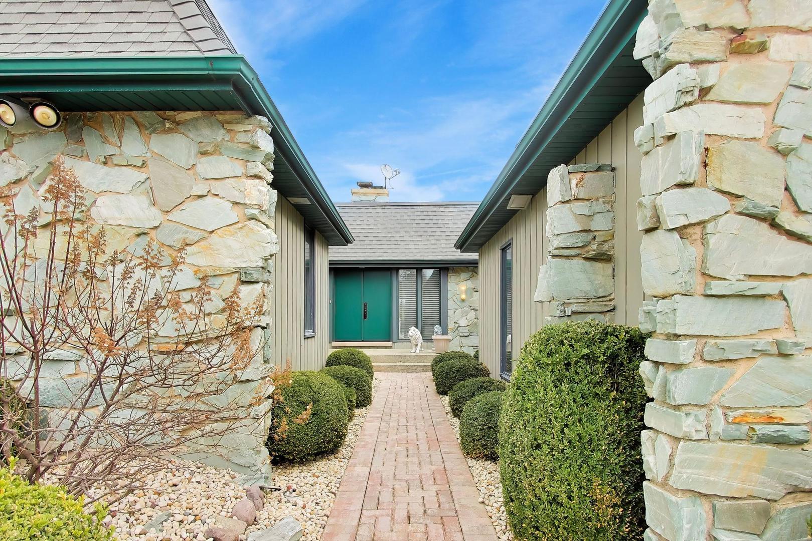 1309 Montgomery Drive, Deerfield, IL