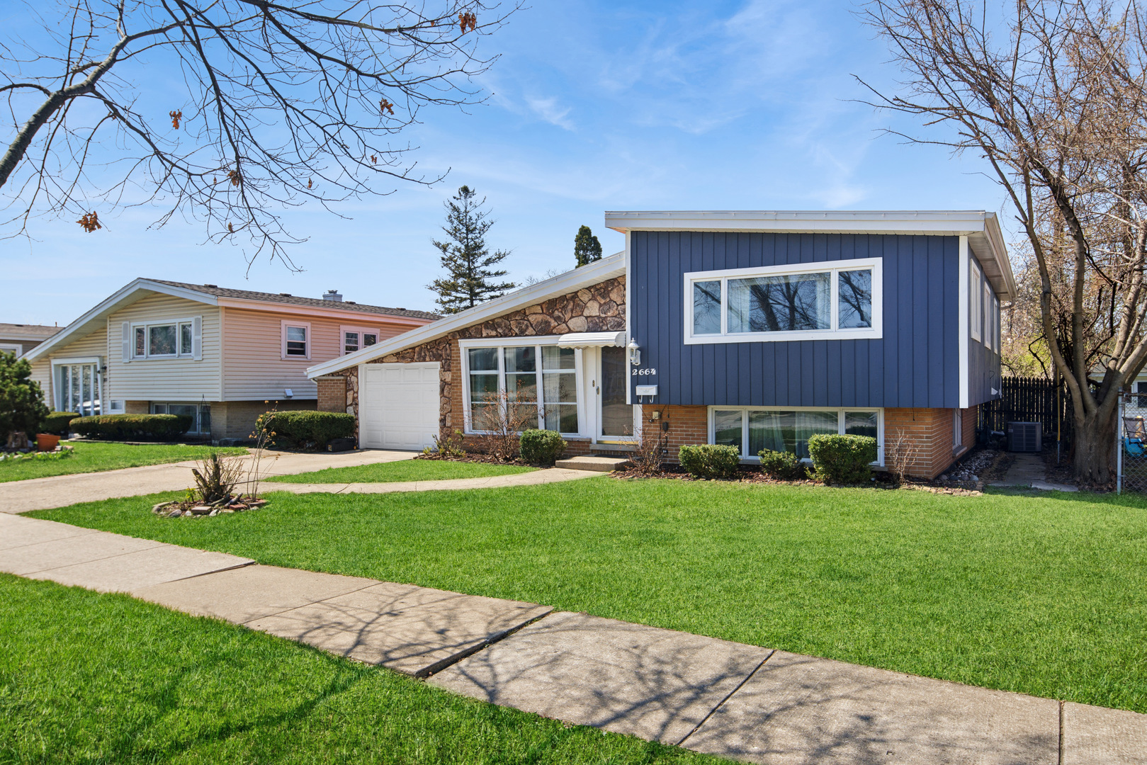 2664 S Craig Drive, Des Plaines, IL