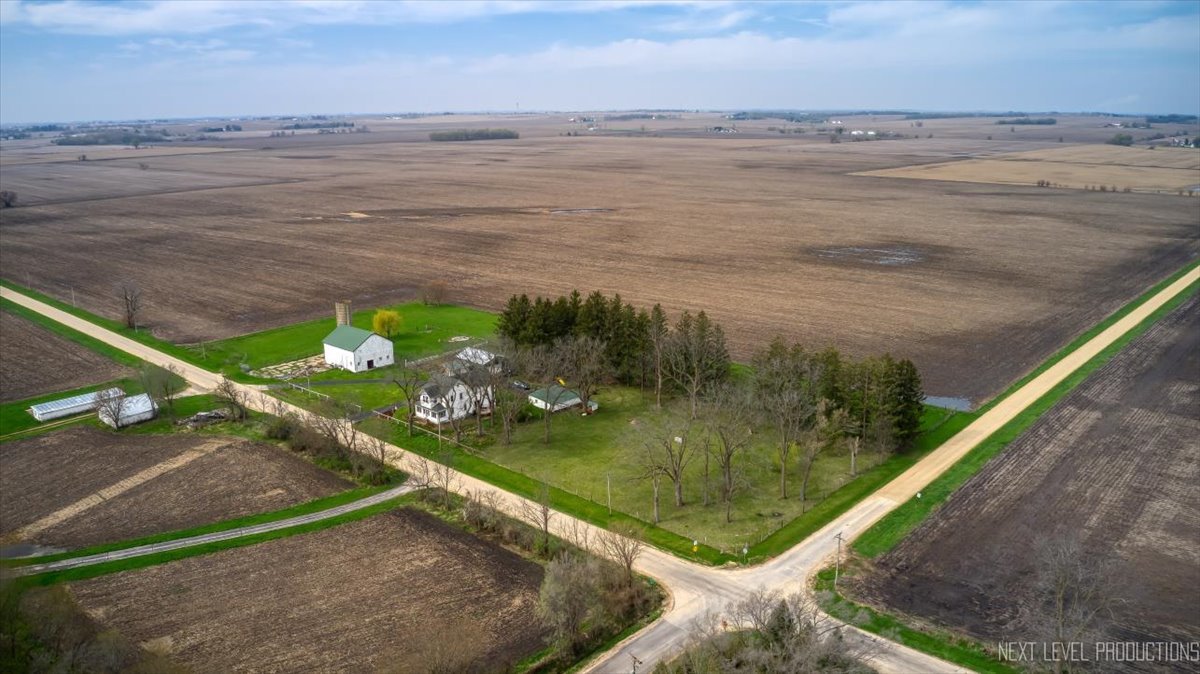 7930 E Line Road, Kirkland, IL