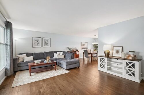 1018 Shari Lane, Libertyville, IL