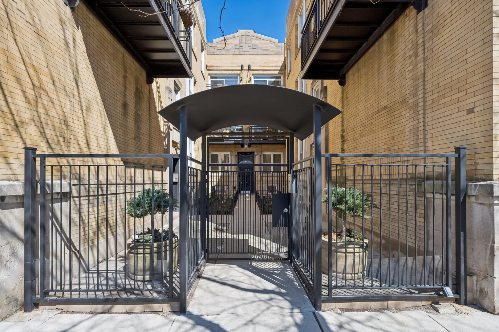 2547 N Clark Street #2N, Chicago, IL