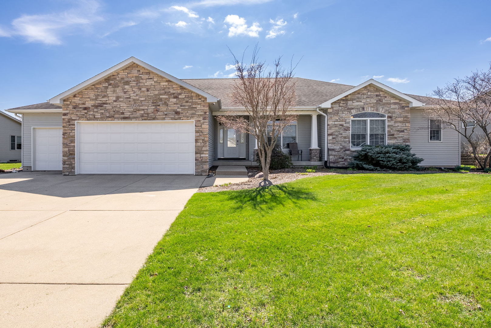1524 Silver Valley Drive, Dewitt, IA