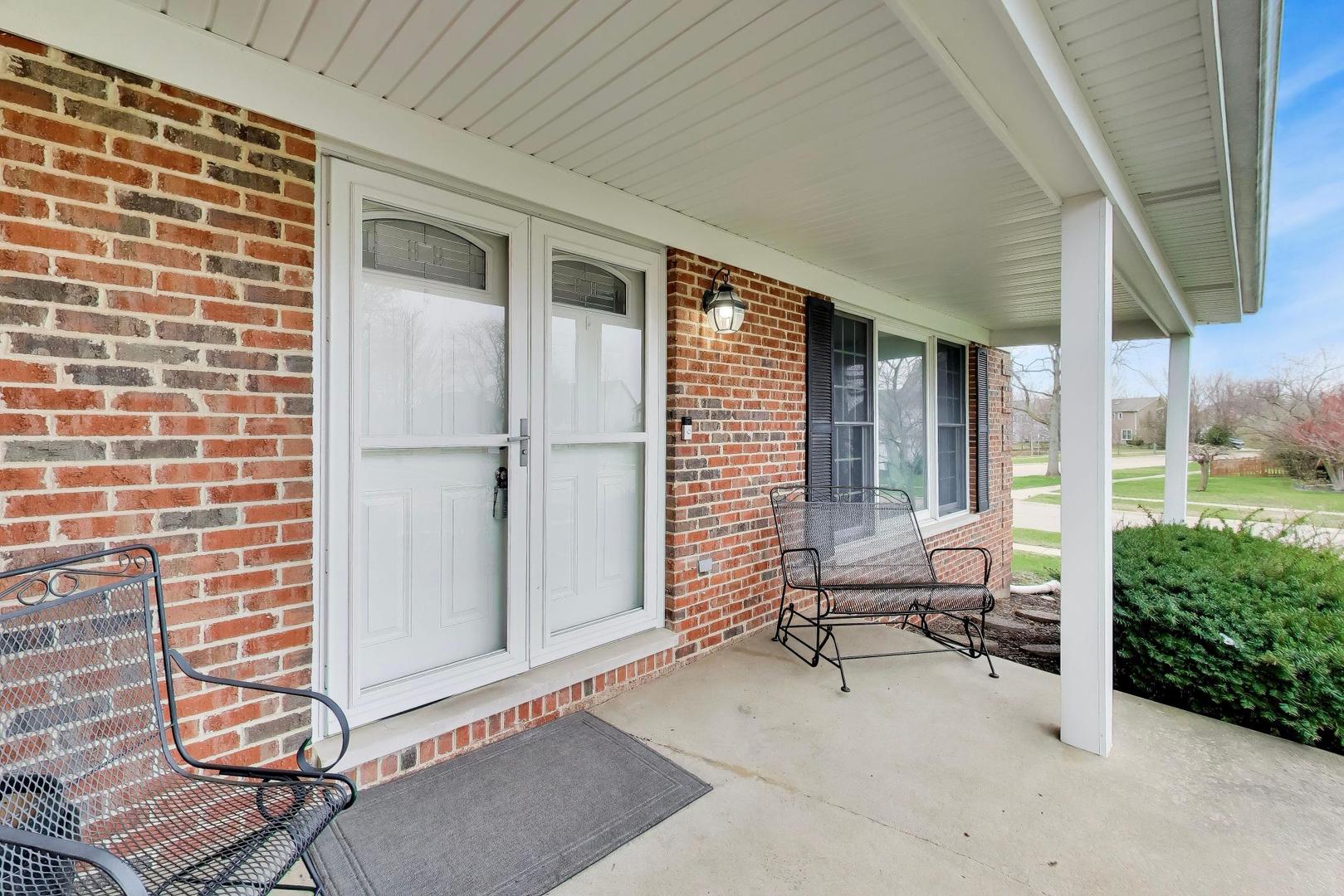 873 Hampton Drive, Carol Stream, IL