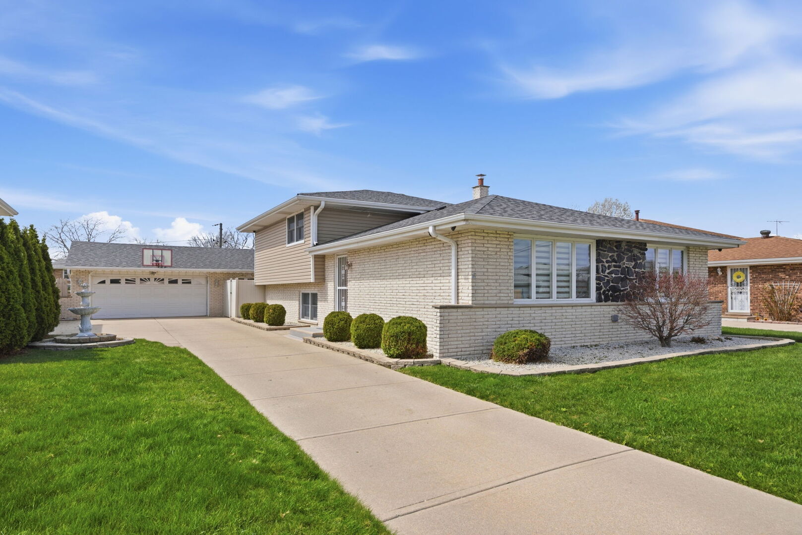 8512 Natchez Avenue, Burbank, IL