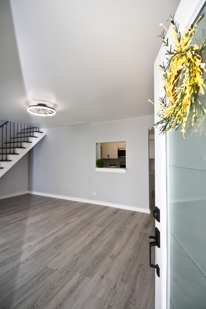 151 Peter Court #B, Bartlett, IL