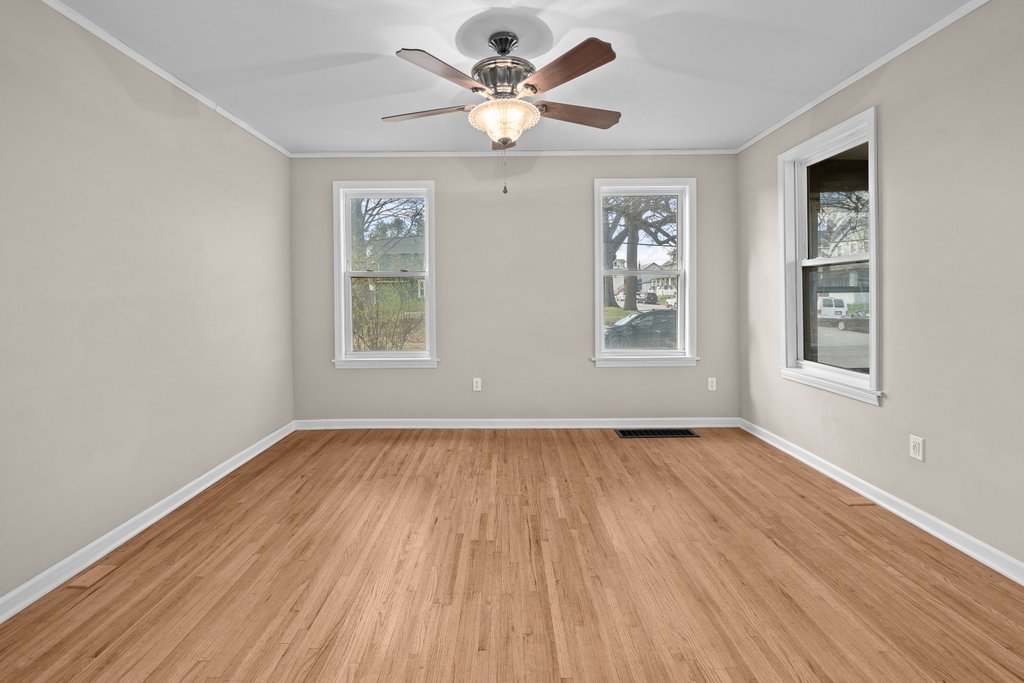 402 E Pleasant Street, Davenport, IA