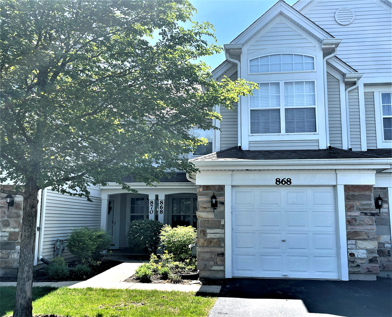 868 Brompton Court, Carol Stream, IL