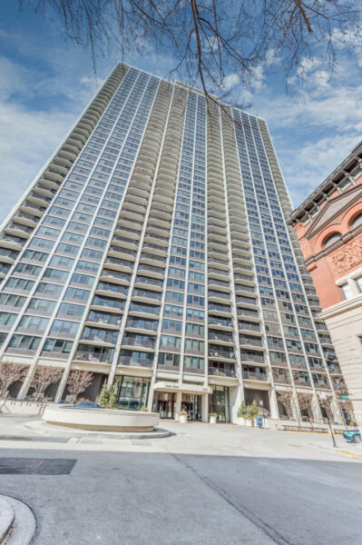 1560 N Sandburg Terrace #4009J, Chicago, IL