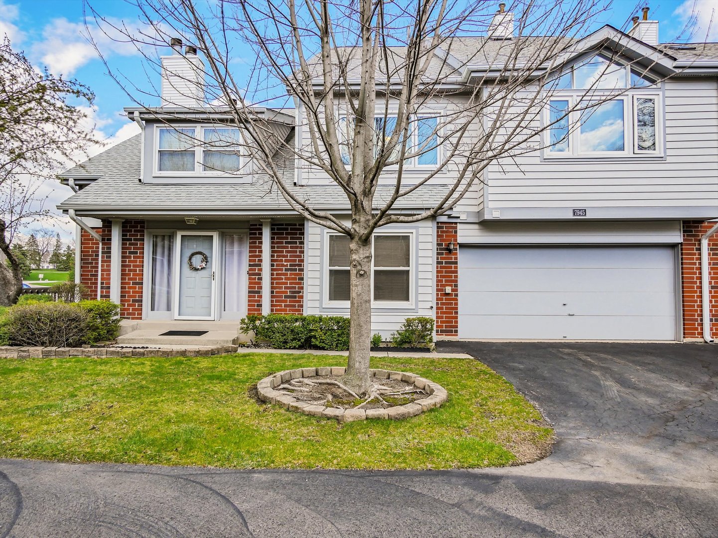 7945 Stewart Drive, Darien, IL