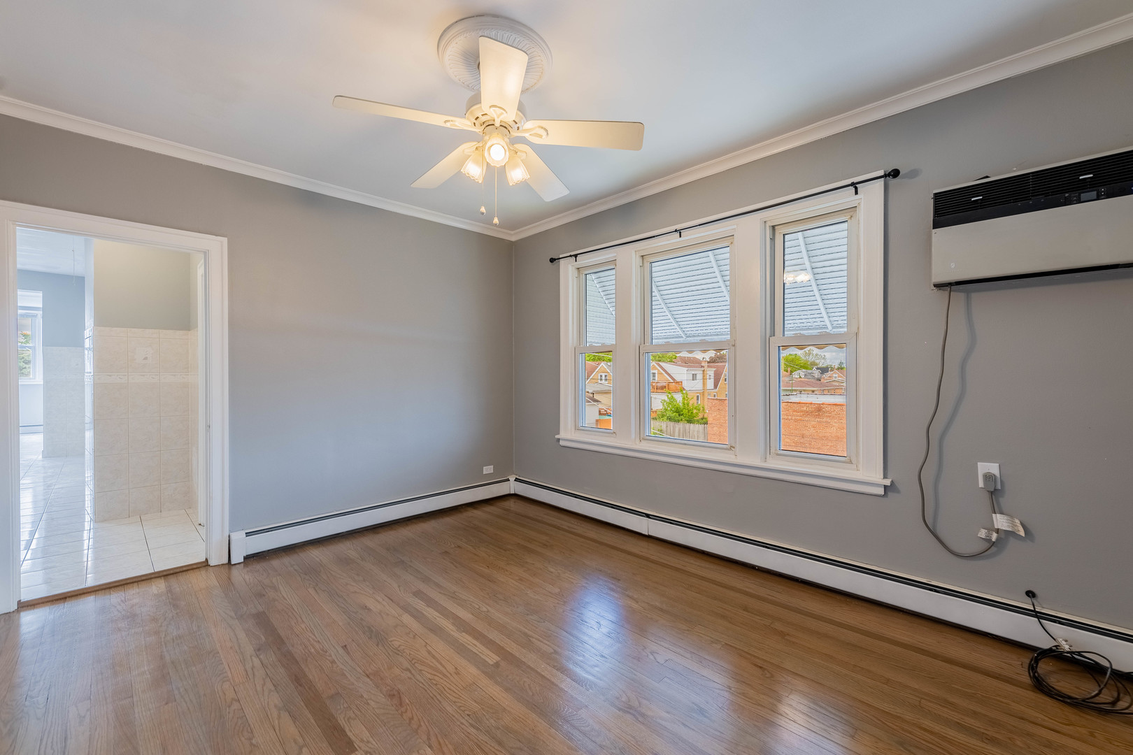 7041 W Addison Street #2R, Chicago, IL