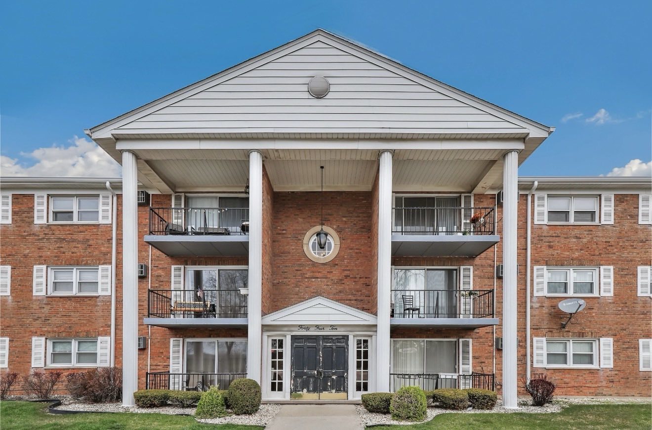 4410 W 111th Street #302, Oak Lawn, IL