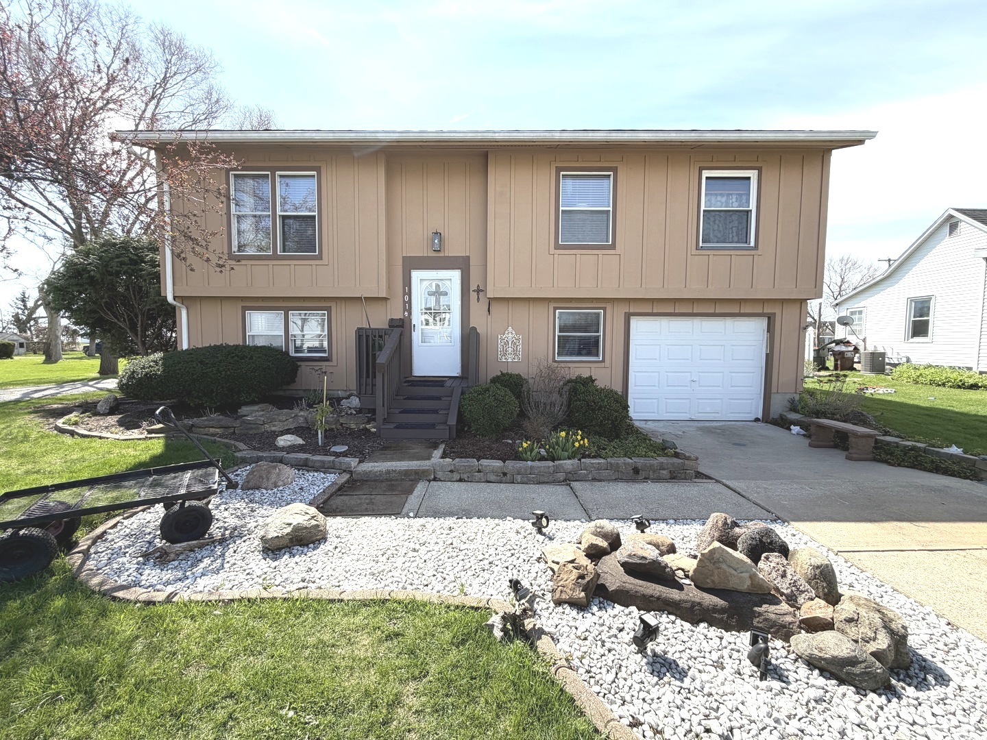 101 1/2 E North Street, Danforth, IL