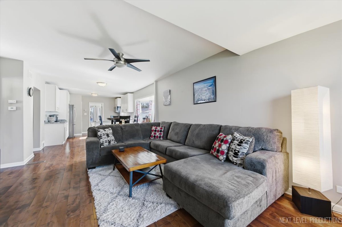 213 W School Street, Villa Park, IL