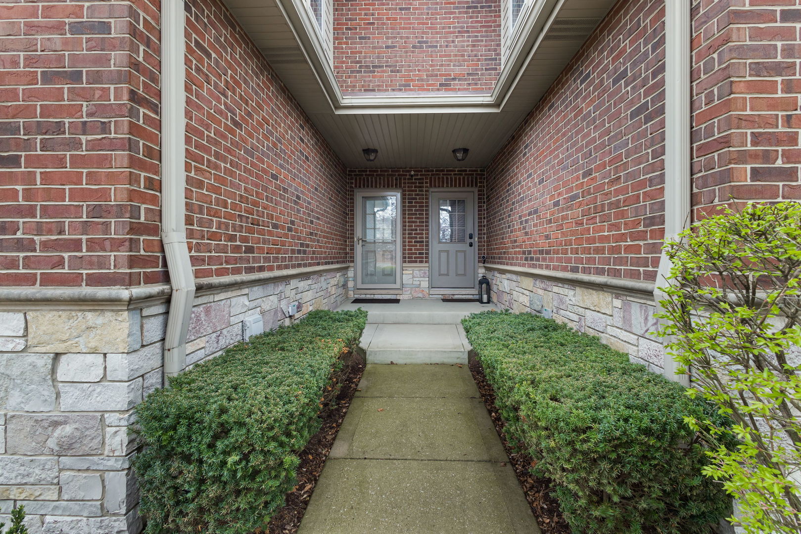 2211 Maple Hill Court, Downers Grove, IL