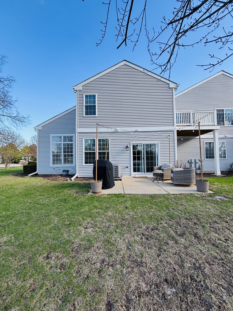 201 Grays Drive #201, Oswego, IL