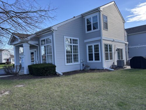 201 Grays Drive #201, Oswego, IL