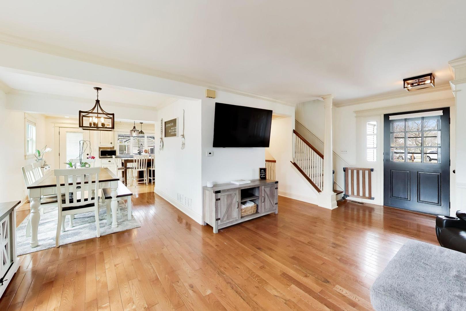 5083 Chambers Drive, Hoffman Estates, IL