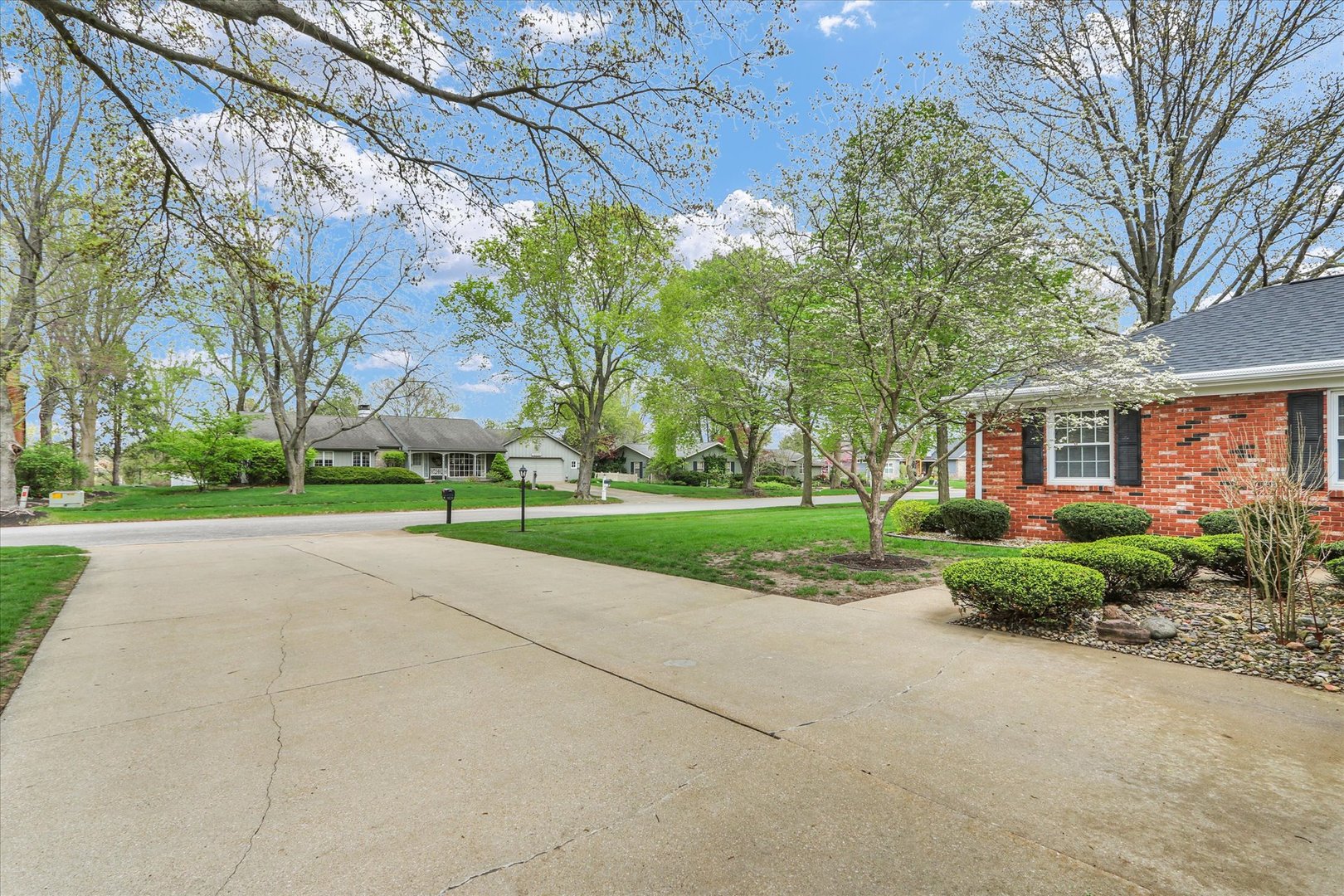 4009 Farhills Drive, Champaign, IL