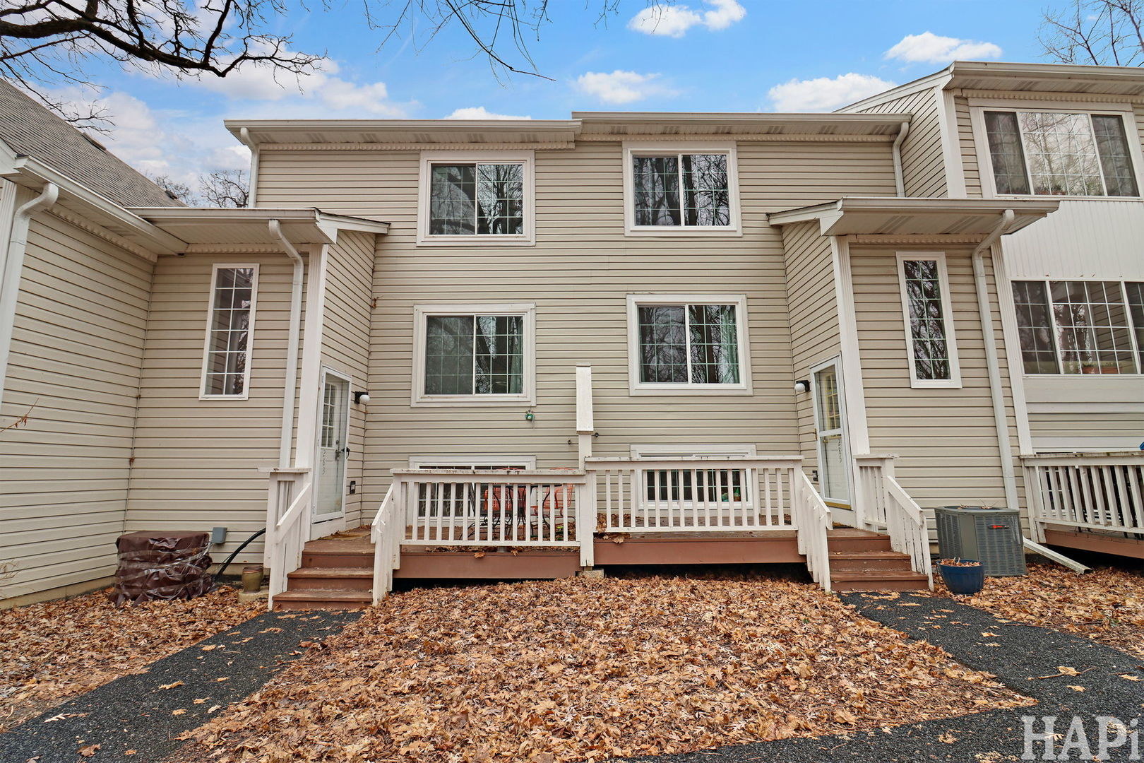 283 W Whispering Oaks Lane, Round Lake, IL