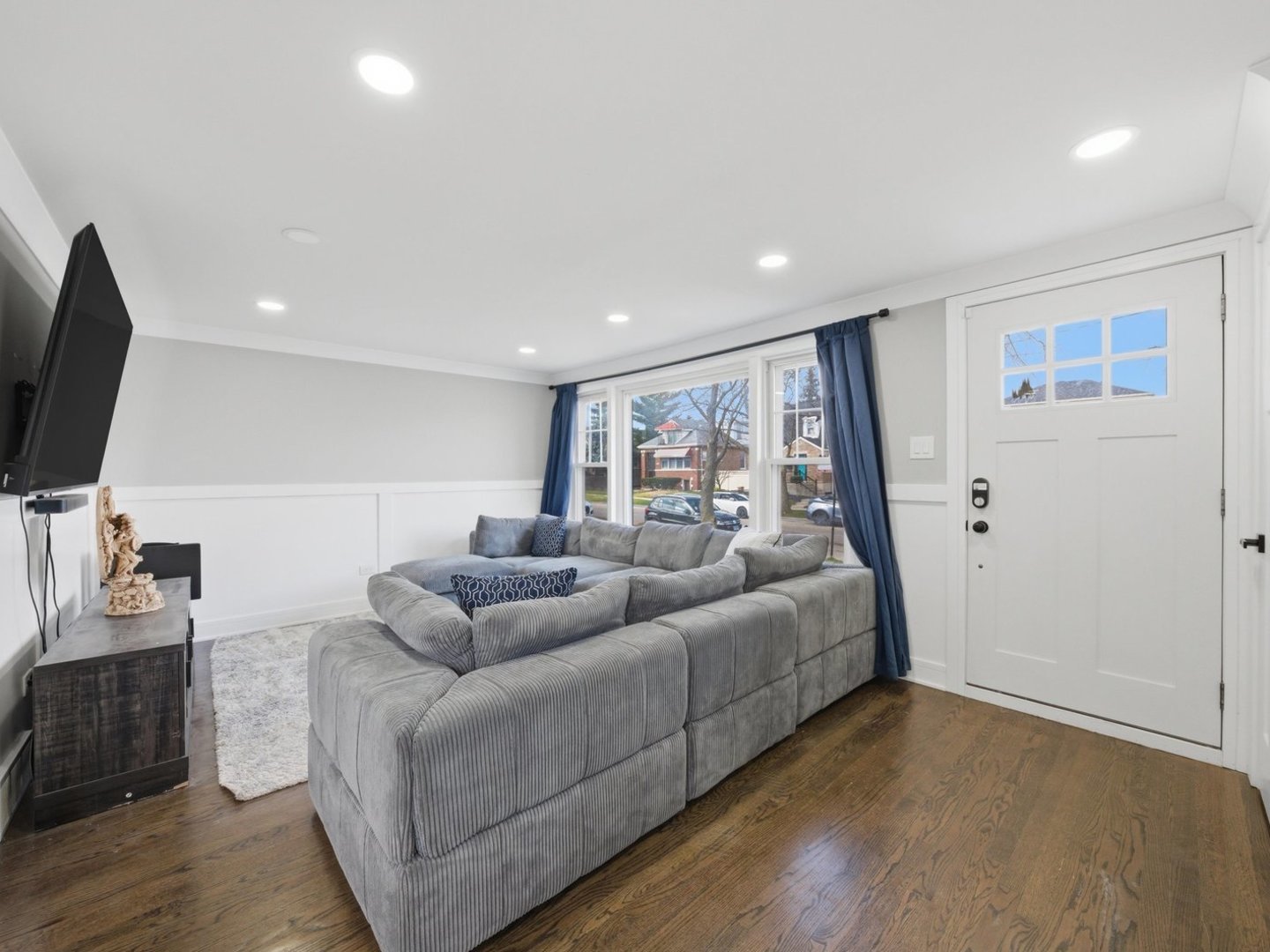 5301 S Menard Avenue, Chicago, IL