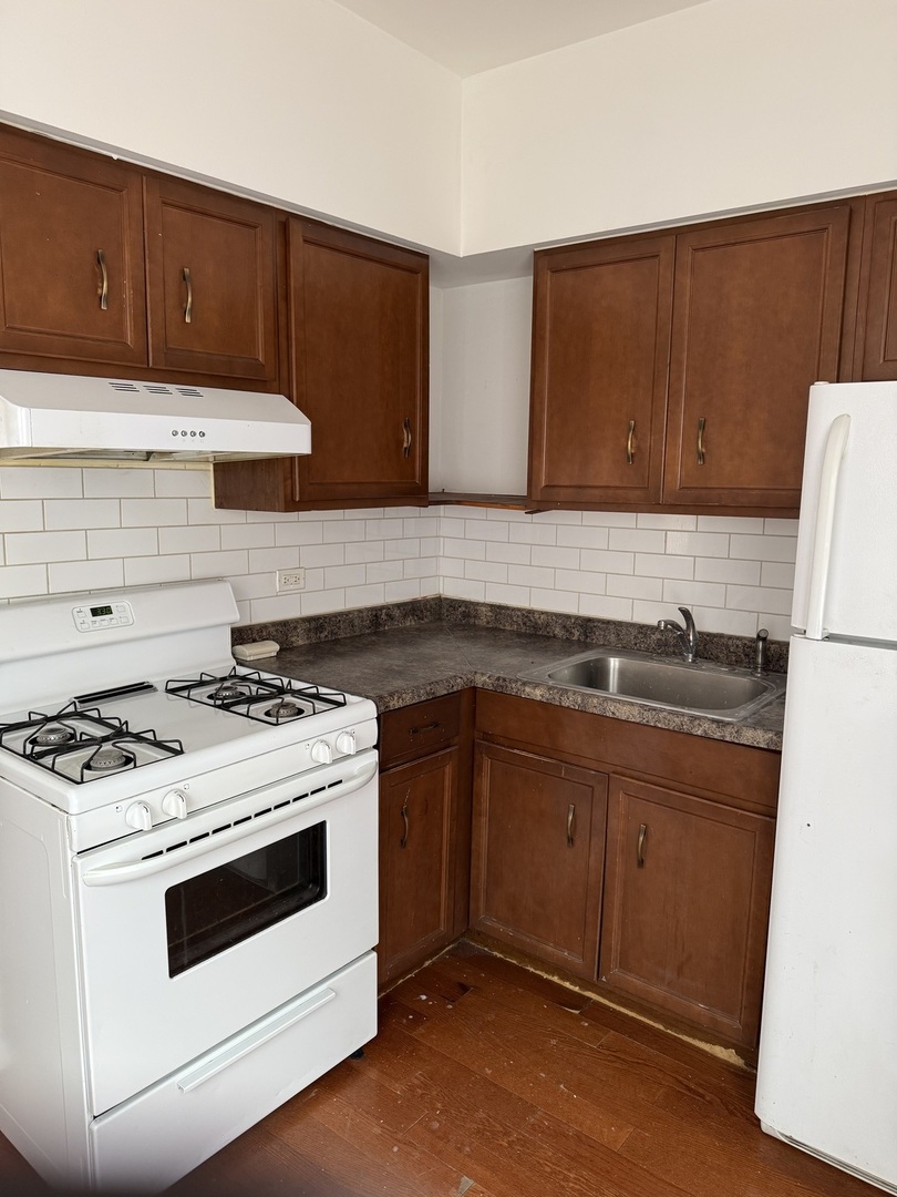 140 College Street #2, Elgin, IL