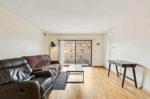 702 Cobblestone Circle #D, Glenview, IL