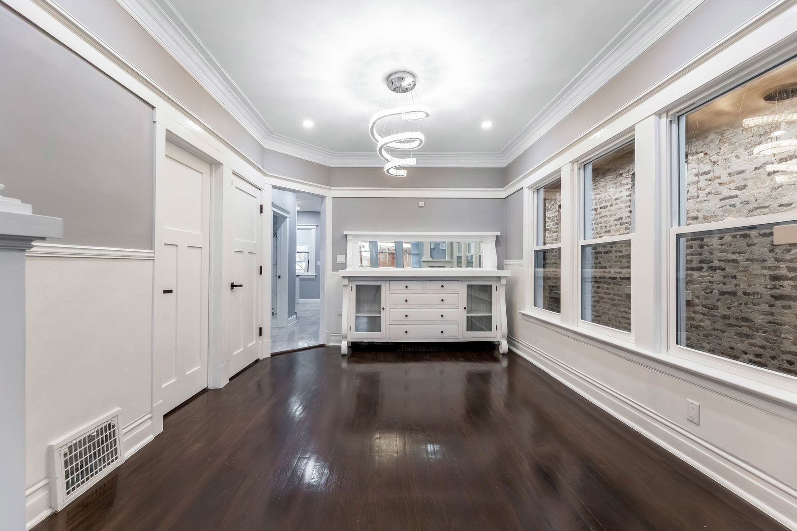 7545 S Rhodes Avenue, Chicago, IL