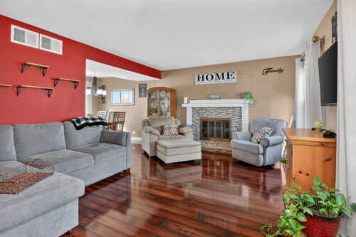 321 Lakeside Drive, Bolingbrook, IL