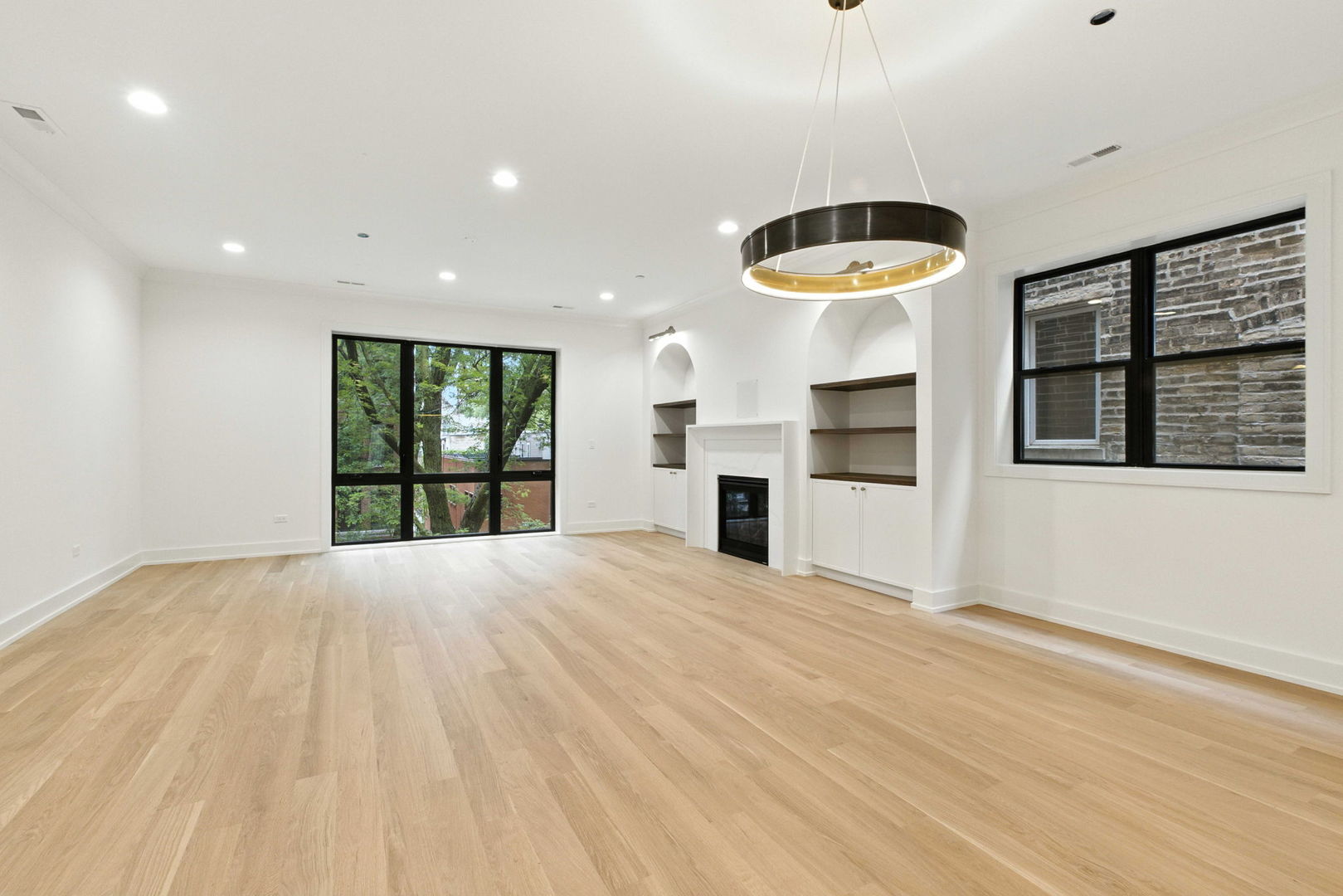 1443 W Roscoe Street #1, Chicago, IL