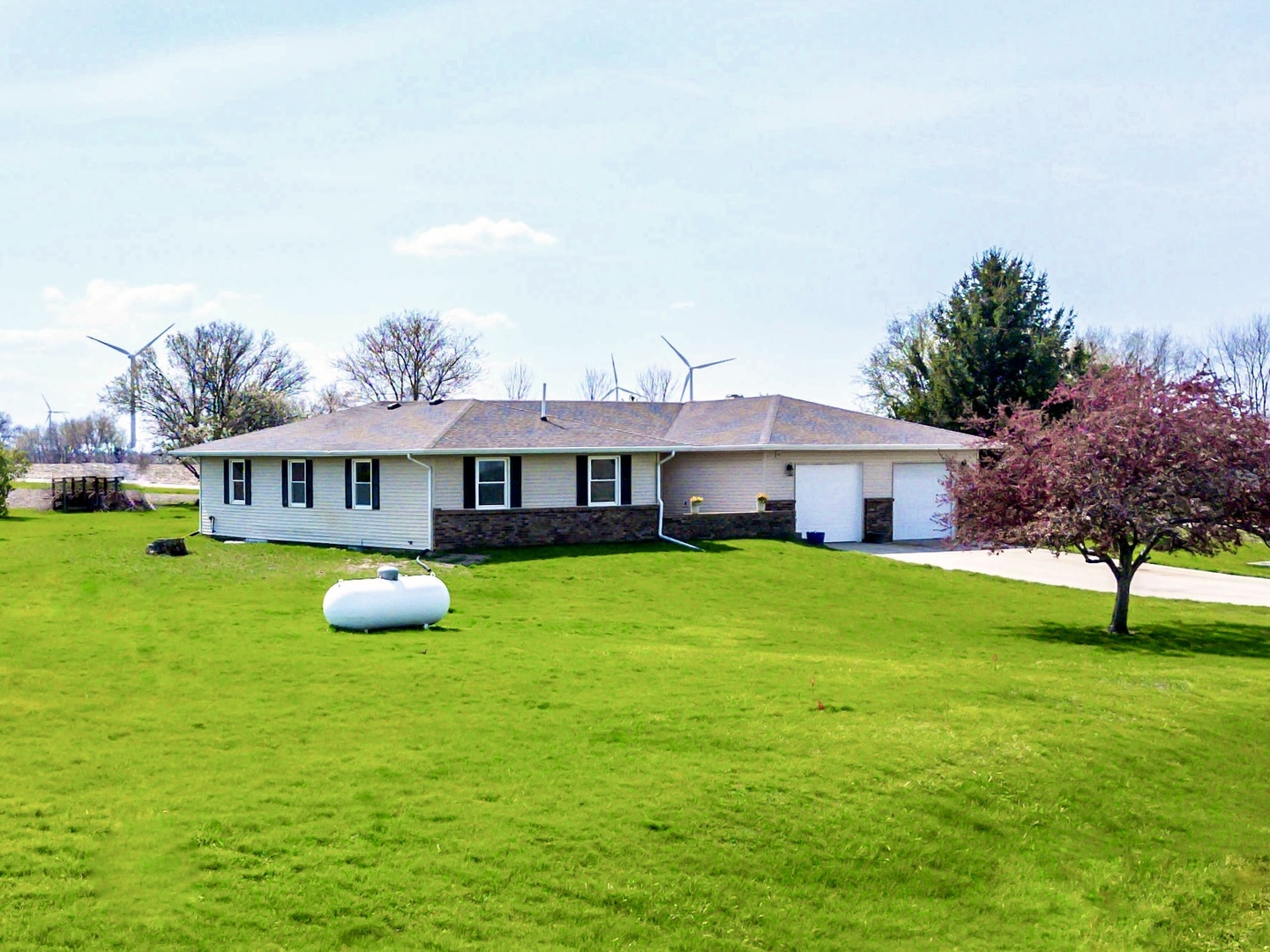 13015 E 2200 N Road, Hudson, IL
