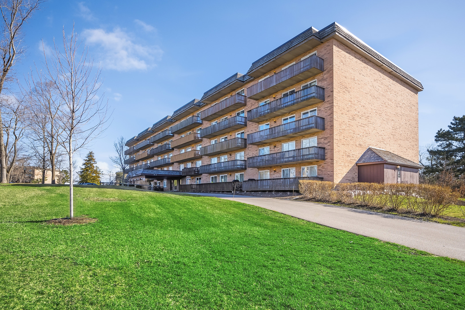 8025 WOODGLEN Lane #207, Downers Grove, IL