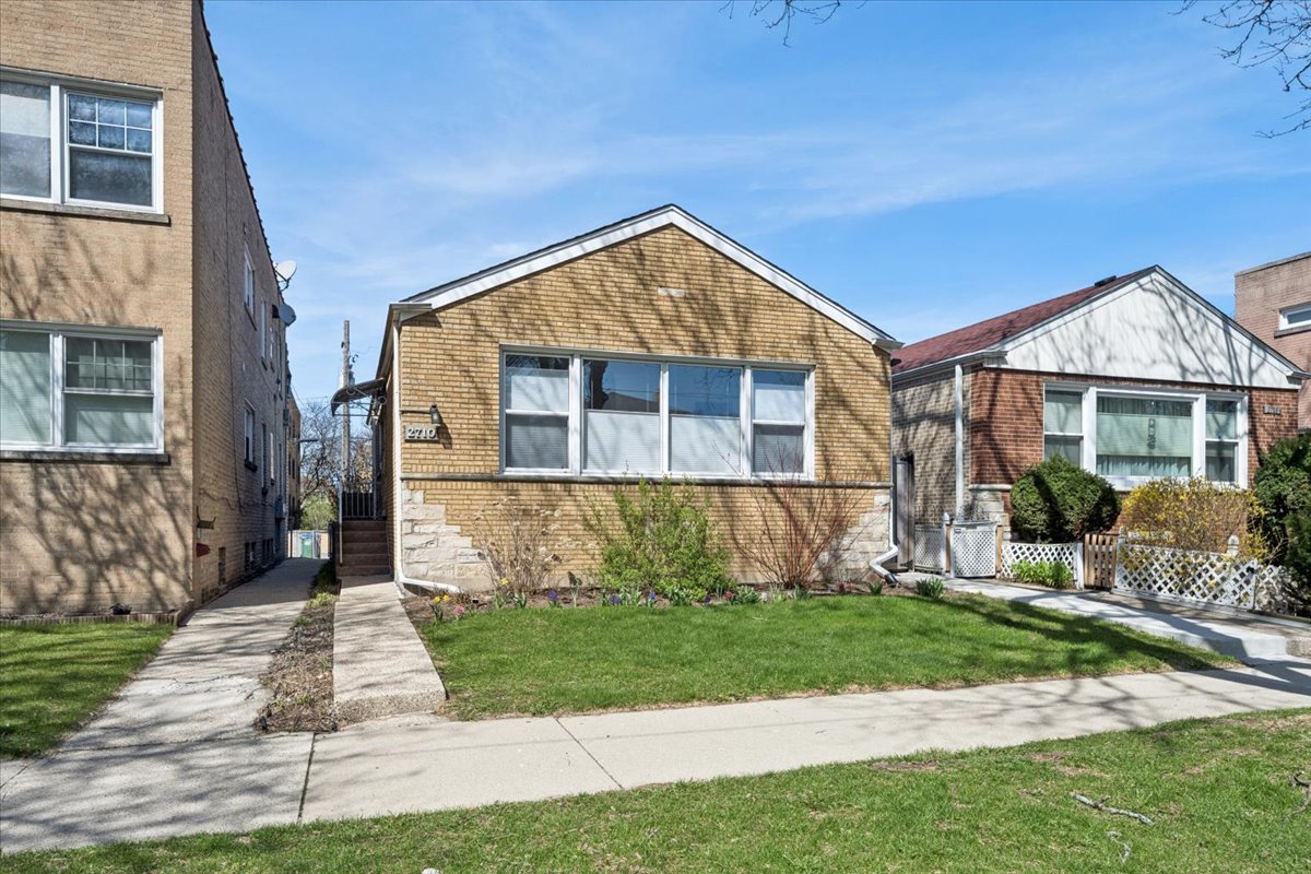 2710 W Berwyn Avenue, Chicago, IL