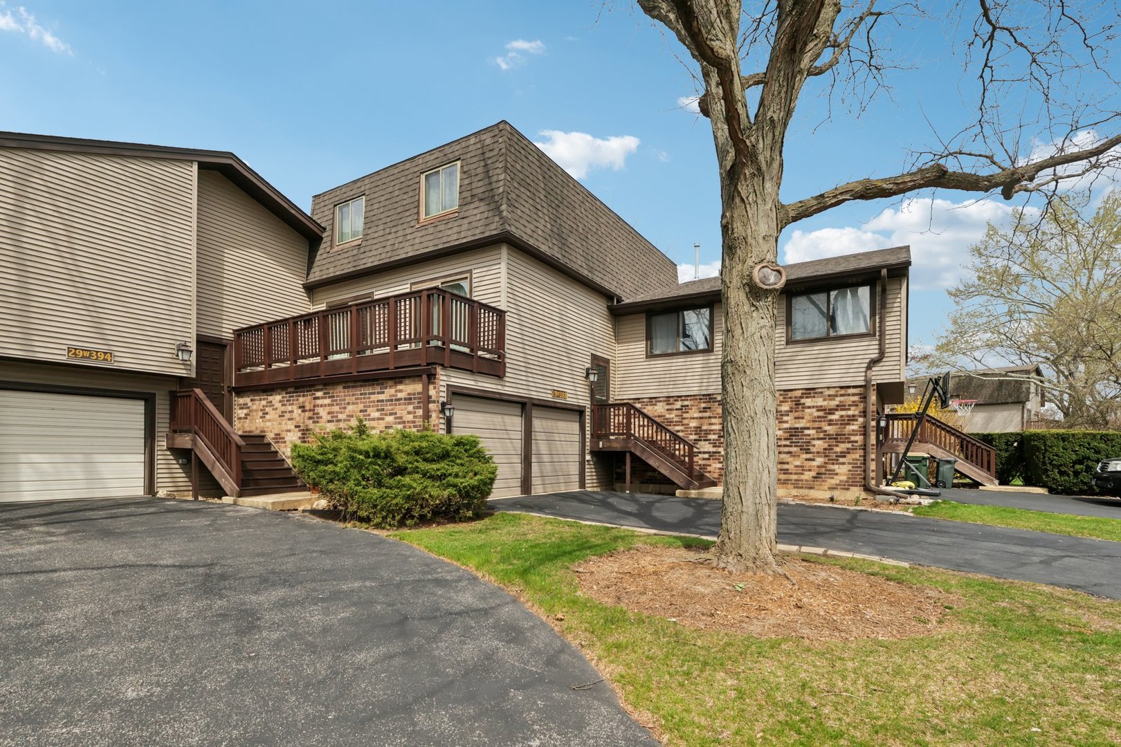 29W388 White Oak Drive, Warrenville, IL