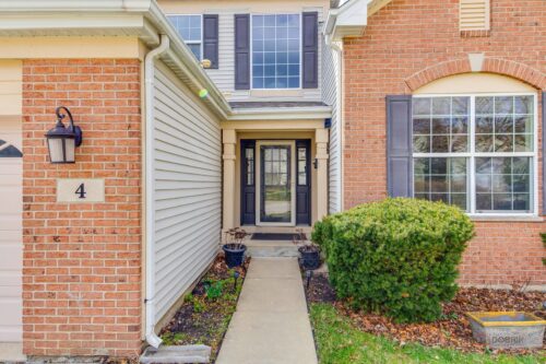 4 Waterton Drive, Streamwood, IL