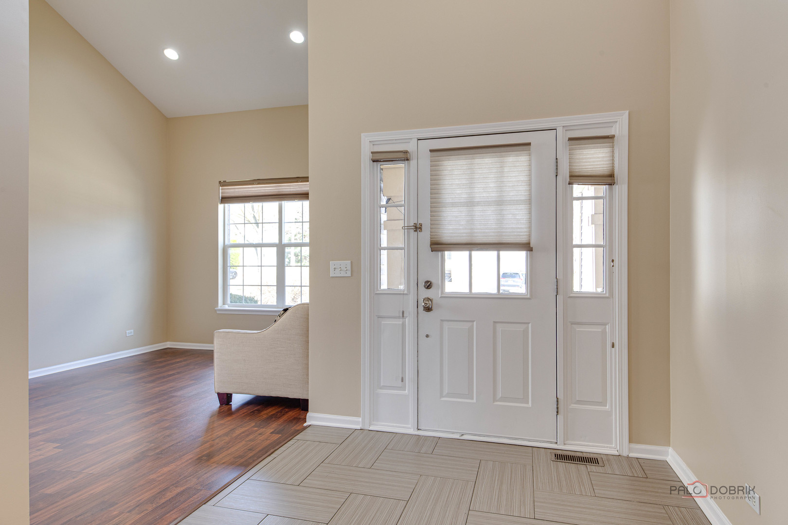 4 Waterton Drive, Streamwood, IL