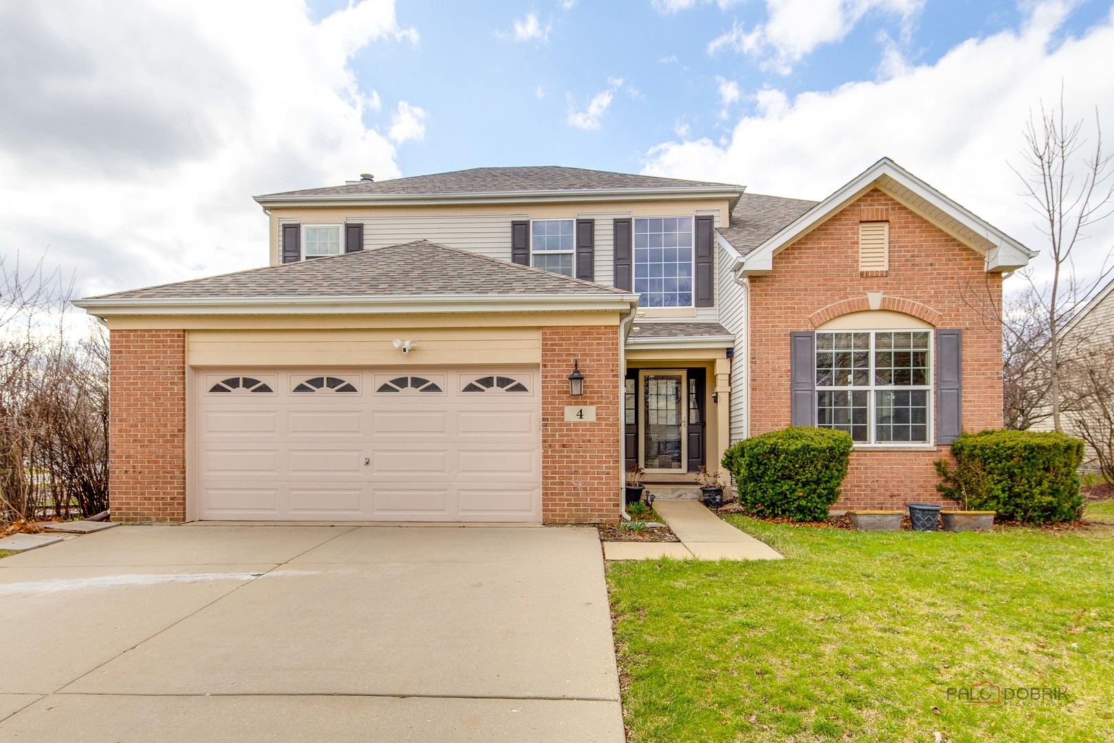 4 Waterton Drive, Streamwood, IL