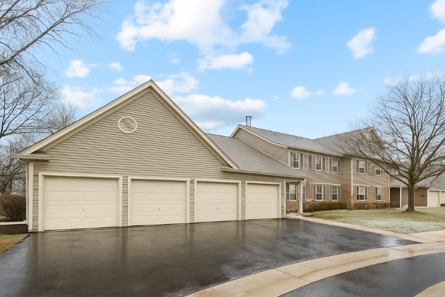 2838 Meadow Lane #W-2, Schaumburg, IL