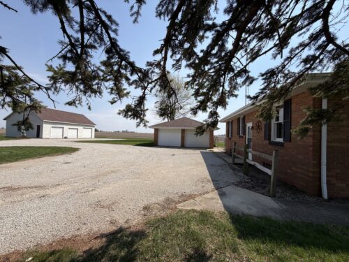 15266 Leroy Road, Farmer City, IL