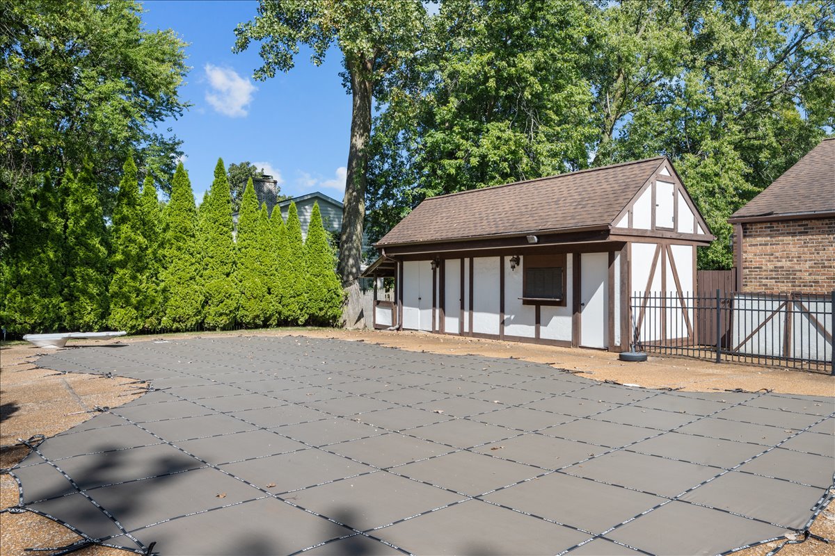 860 Heather Road, Deerfield, IL