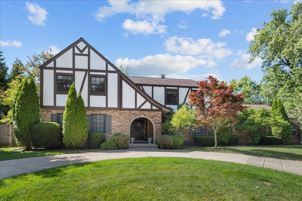 860 Heather Road, Deerfield, IL