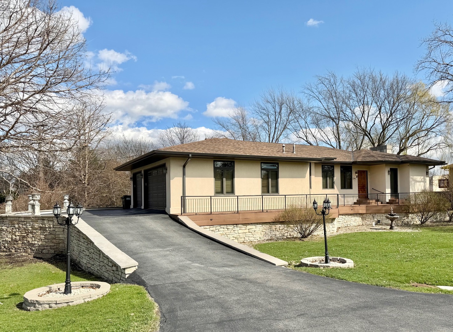 1S701 Eisenhower Road, Oakbrook Terrace, IL