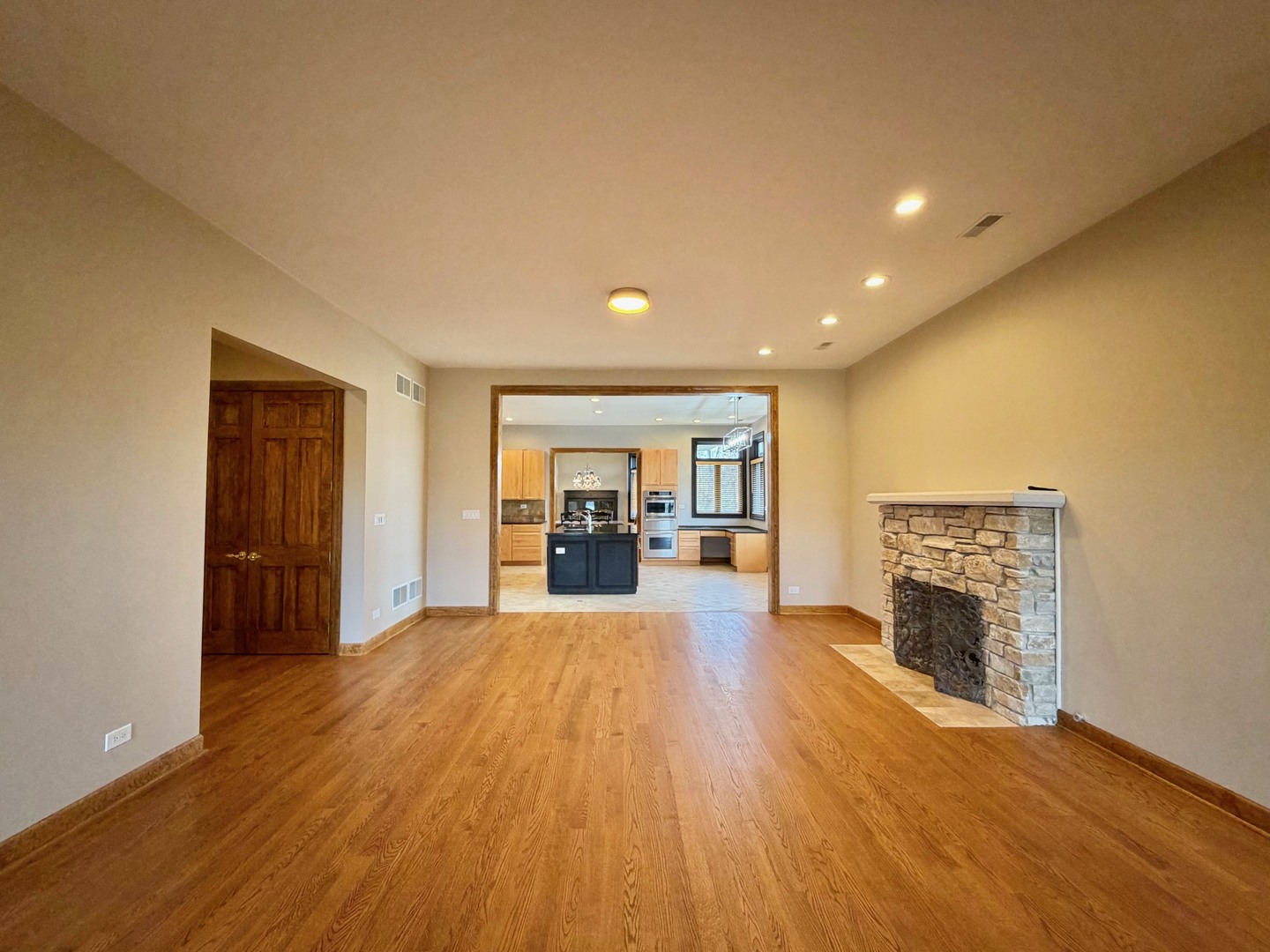 1S701 Eisenhower Road, Oakbrook Terrace, IL