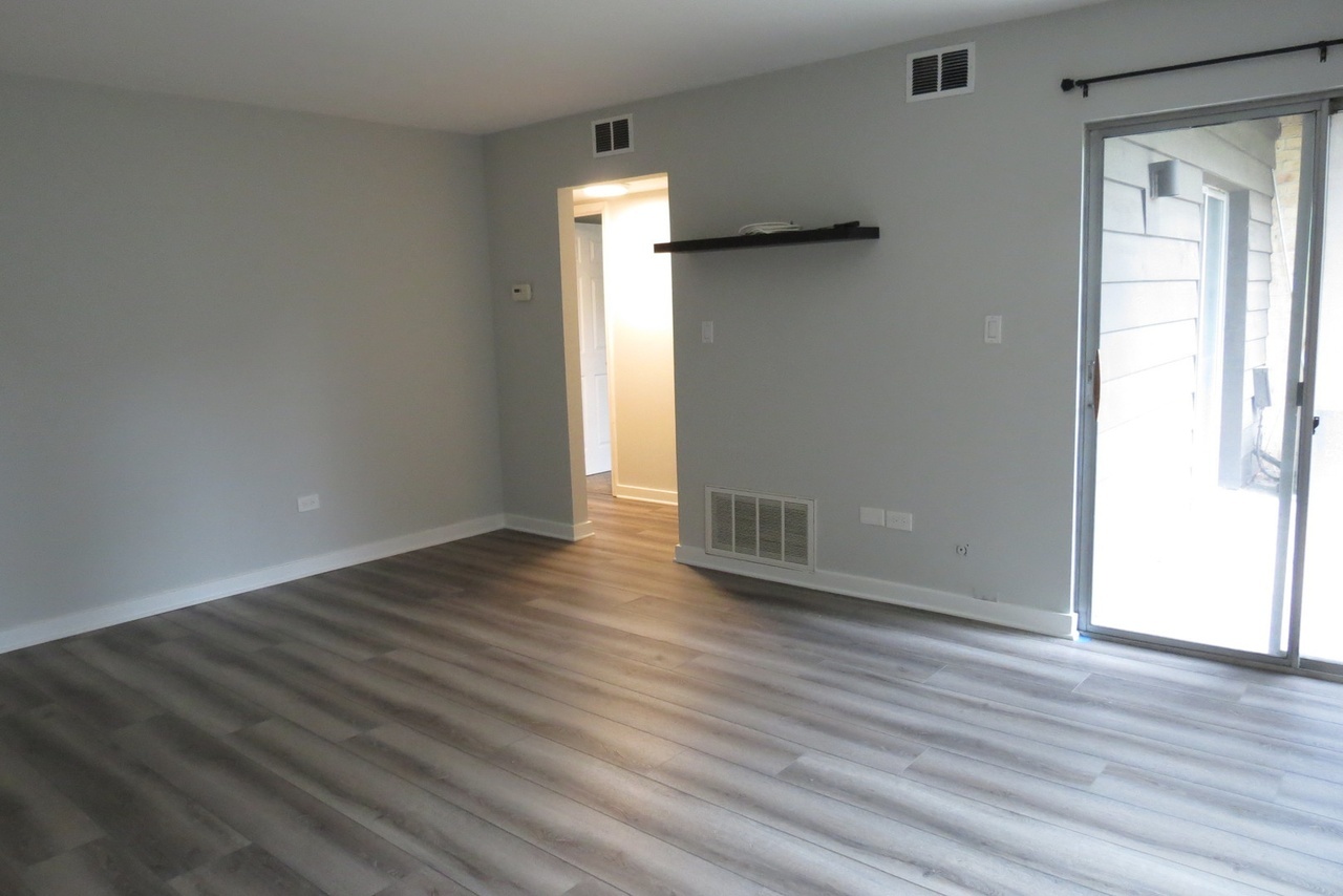 6182 Pinewood Court #107, Willowbrook, IL