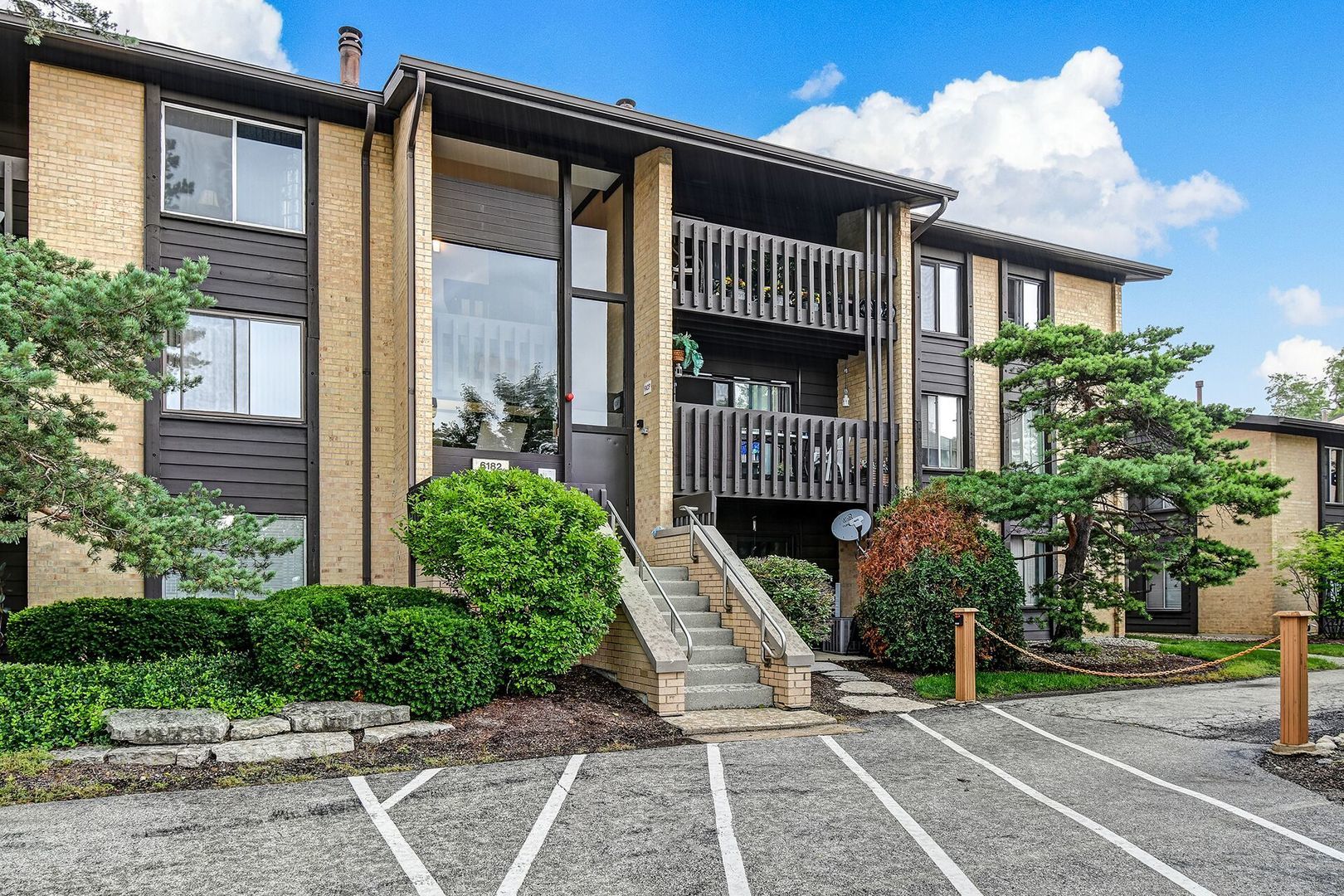 6182 Pinewood Court #107, Willowbrook, IL